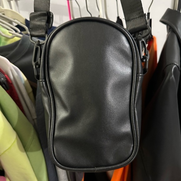 Scream Ghost Face Faux Leather Crossbody Bag - Picture 10 of 10